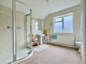 Family Shower Room- click for photo gallery
